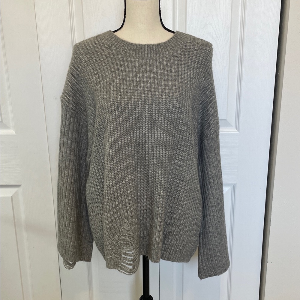 NWOT PROMESA HEATHERED GRAY CREW NECK DISTRESSED OVERSIZED SWEATER. SIZE SMALL